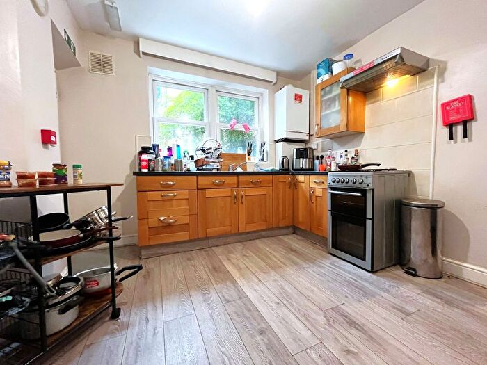 6 Bedroom Terraced House To Rent In Birnam Road, Holloway, London, N4