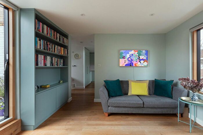 2 Bedroom Maisonette For Sale In Columbia Road, Shoreditch, E2