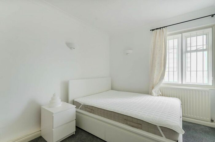 1 Bedroom Flat To Rent In Queen's Gate Terrace, South Kensington, London, SW7