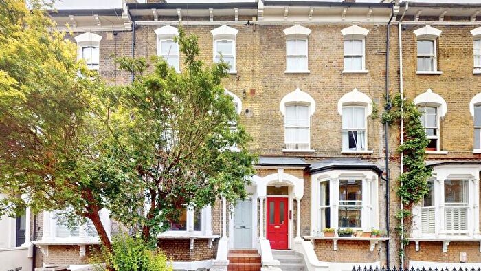 1 Bedroom Flat To Rent In Cologne Road, SW11