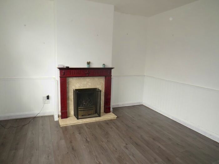 2 Bedroom Property To Rent In Denfield Avenue, Halifax, HX3