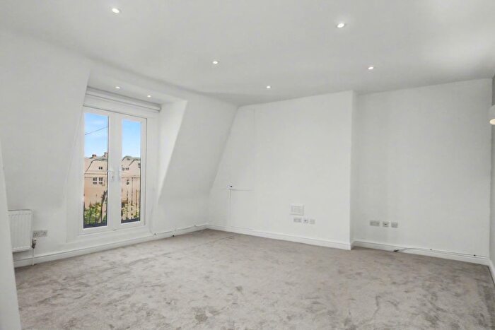 2 Bedroom Flat To Rent In Goldhurst Terrace, South Hampstead, (), NW6
