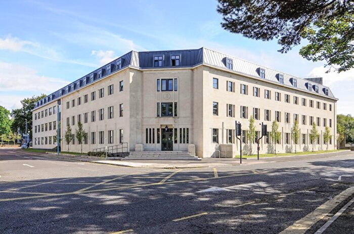 2 Bedroom Flat To Rent In Sandbanks Road, Poole, BH15