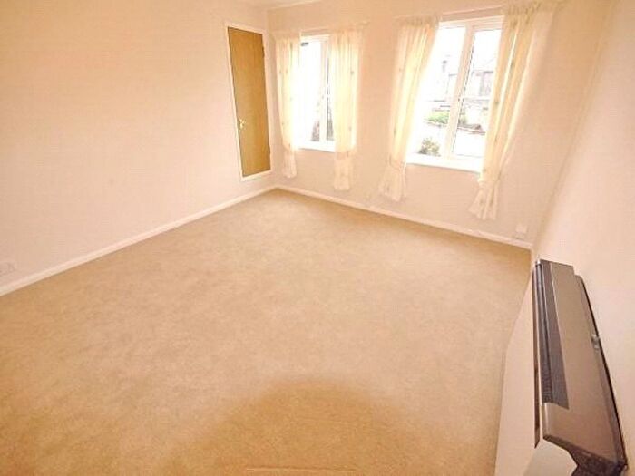 1 Bedroom Maisonette To Rent In Ebury Road, Watford, WD17