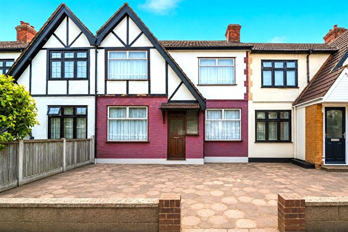3 Bedroom Property For Sale In Derwent Gardens, Redbridge, IG4