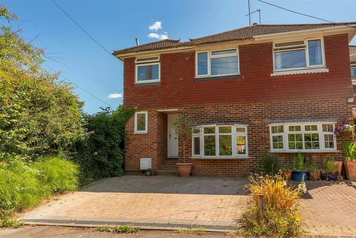 3 Bedroom Semi-Detached House For Sale In Pizien Well Road, Wateringbury, Maidstone, ME18