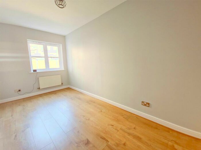 2 Bedroom Apartment To Rent In Deyncourt Gardens, Upminster, RM14