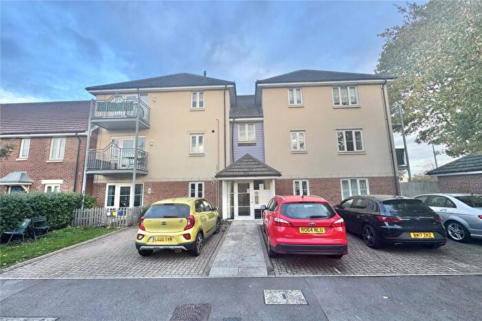 2 Bedroom Flat For Sale In Queen Street, Aldershot, Hampshire, GU12