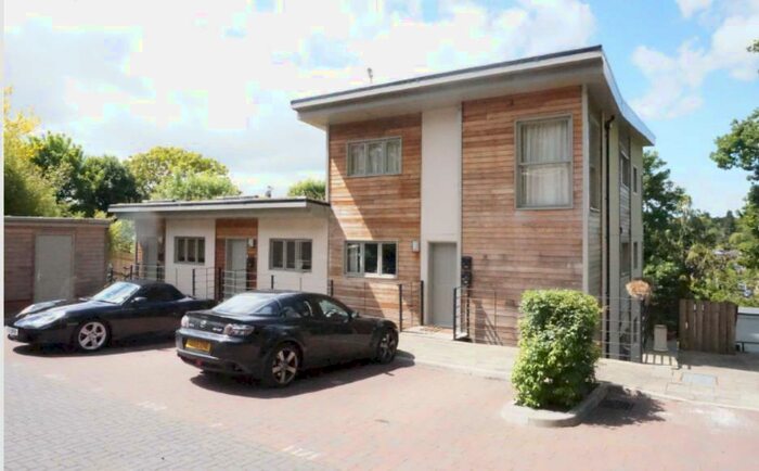 2 Bedroom Town House To Rent In Grove Hill Close, Emmer Green, RG4