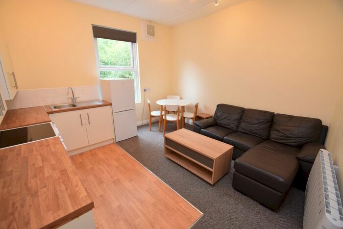 2 Bedroom Flat To Rent In High Street, Falmouth TR11