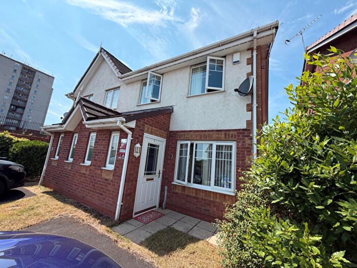 3 Bedroom Semi-Detached House To Rent In Regent Park, L36