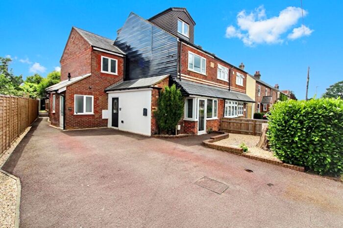 3 Bedroom Flat For Sale In Earl Howe Road, Holmer Green, HP15