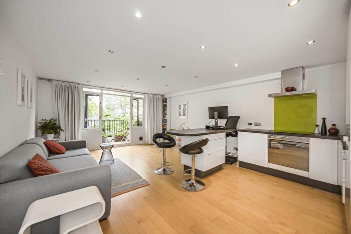 1 Bedroom Flat To Rent In Battlebridge Court, Kings Cross, N1