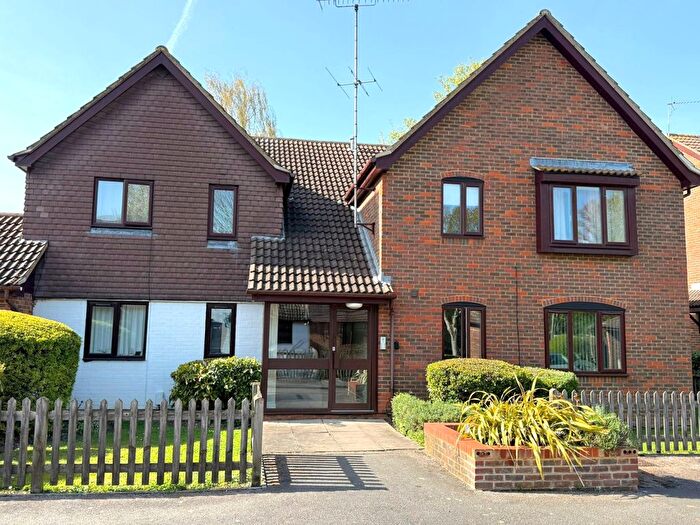1 Bedroom Flat For Sale In Elmer Mews, Fetcham, Leatherhead, Surrey, KT22