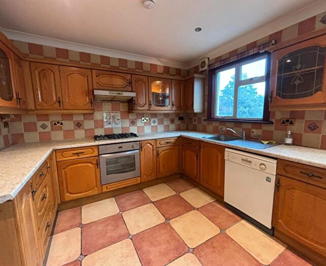 3 Bedroom Apartment To Rent In Basingstoke Road, Reading, RG2