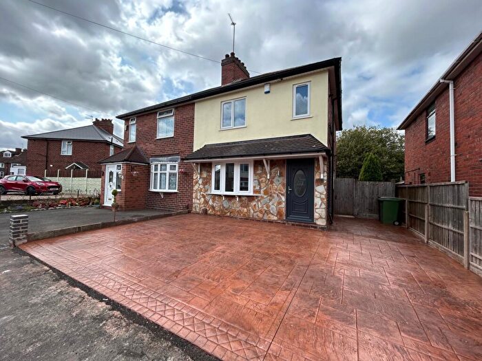 2 Bedroom House To Rent In Round Hill Terrace, Halesowen, B62