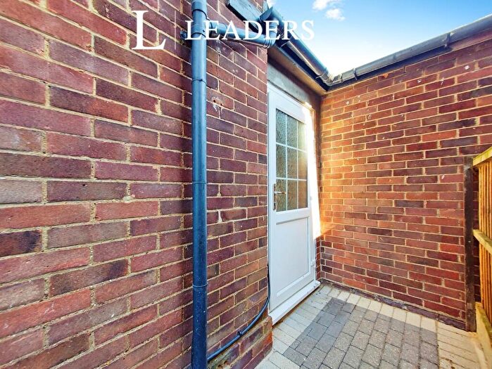 Studio To Rent In The Drive, Rochford, Essex, SS4