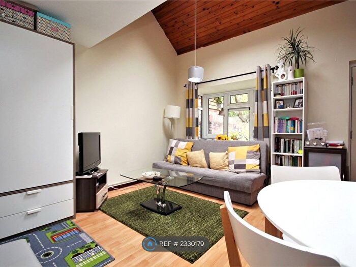 1 Bedroom Maisonette To Rent In Woking, Woking, GU21