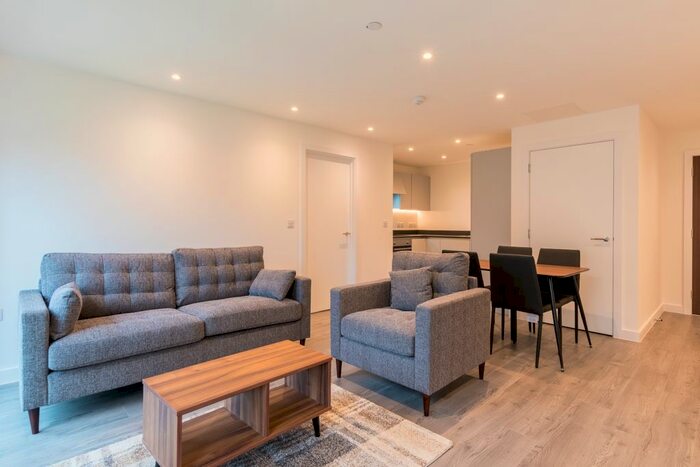 3 Bedroom Flat To Rent In Burley Road, Burley, Leeds, LS4