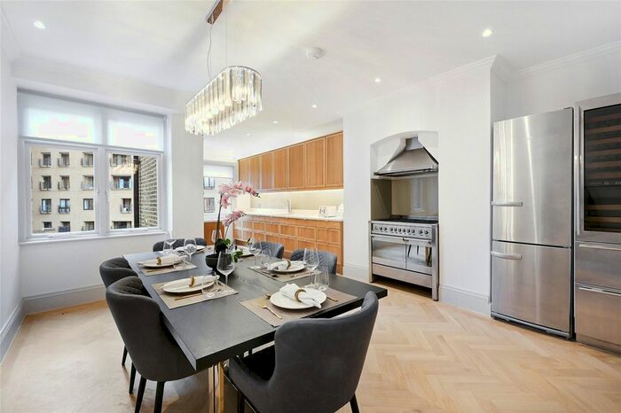 3 Bedroom Flat To Rent In Emperors Gate, Gloucester Road, London, SW7