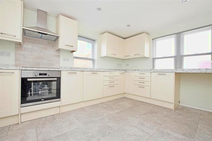 2 Bedroom End Of Terrace House To Rent In High Street, Hampton Hill, Hampton TW12
