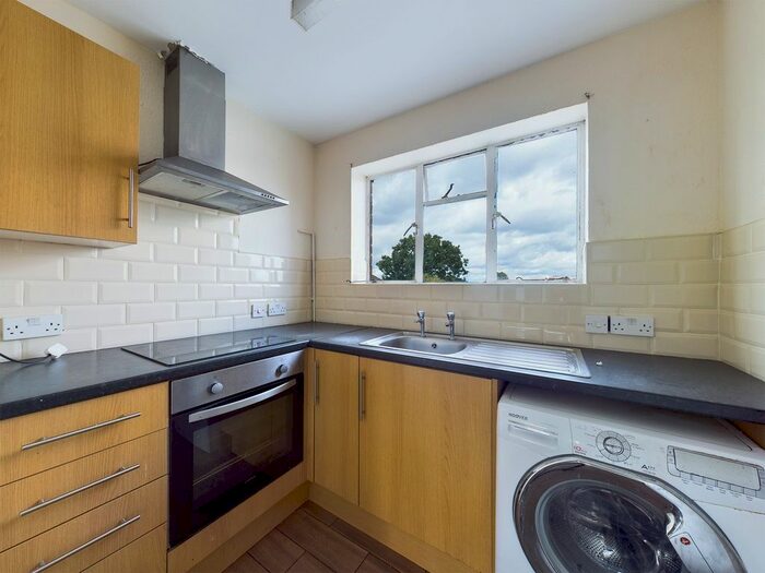 2 Bedroom Flat To Rent In Finlay Road, Gloucester, GL4