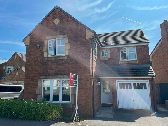 4 Bedroom Detached House To Rent In Valley Road, Glossop, SK13