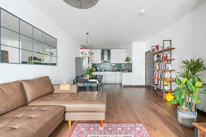 2 Bedroom Apartment For Sale In Smeed Road, Bow, E3