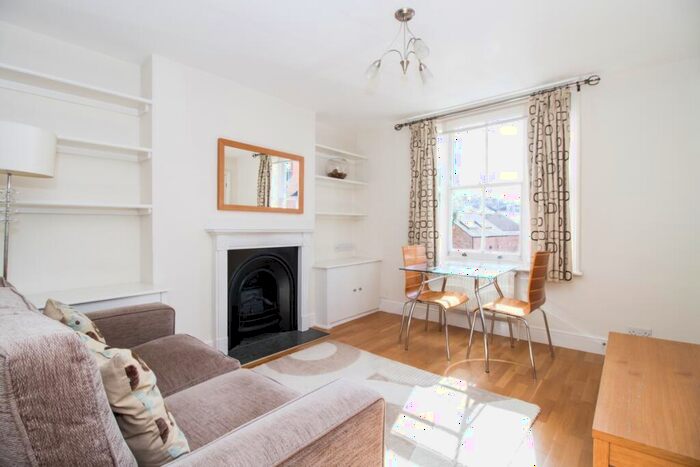 2 Bedroom Apartment To Rent In Walton Crescent, Oxford, OX1