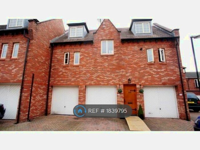 3 Bedroom Semi-Detached House To Rent In Butts Green, Westbrook, Warrington, WA5