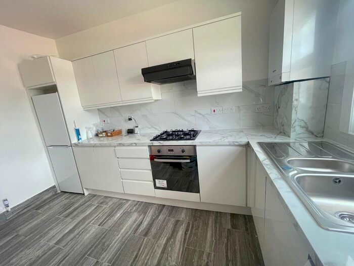 2 Bedroom Flat To Rent In Mackenzie Road, London, N7