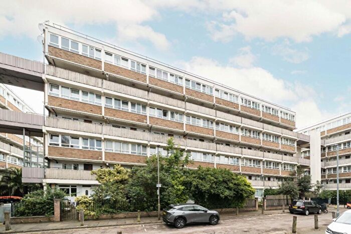 4 Bedroom Flat To Rent In Yelverton Road, Battersea, SW11