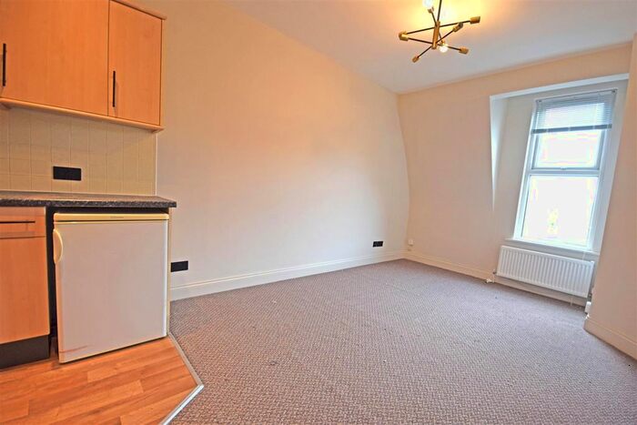 1 Bedroom Flat To Rent In Heath Road, Twickenham, TW1