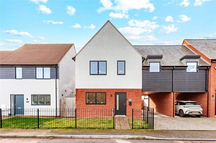 3 Bedroom Link Detached House For Sale In Belvedere Lane, Billericay, Essex, CM11