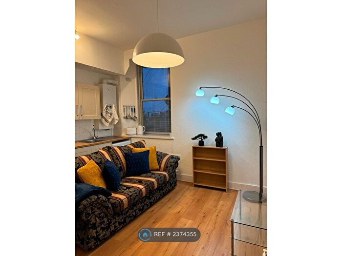 2 Bedroom Flat To Rent In Rosemount Place, Aberdeen, AB25