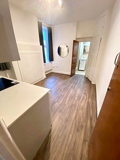 Studio To Rent In Hoop Lane, London, NW11