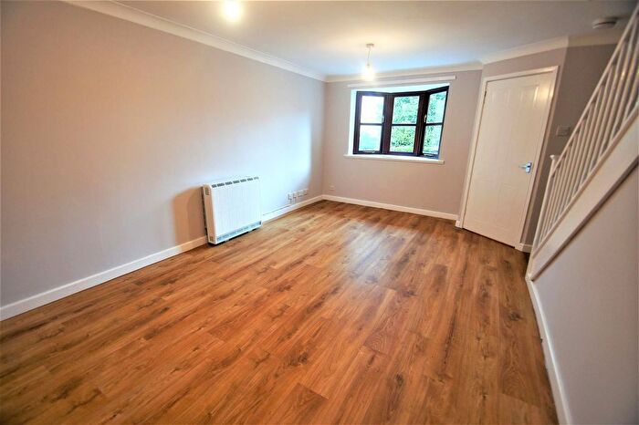 2 Bedroom Mews To Rent In Tagore Close, Victoria Park, M13