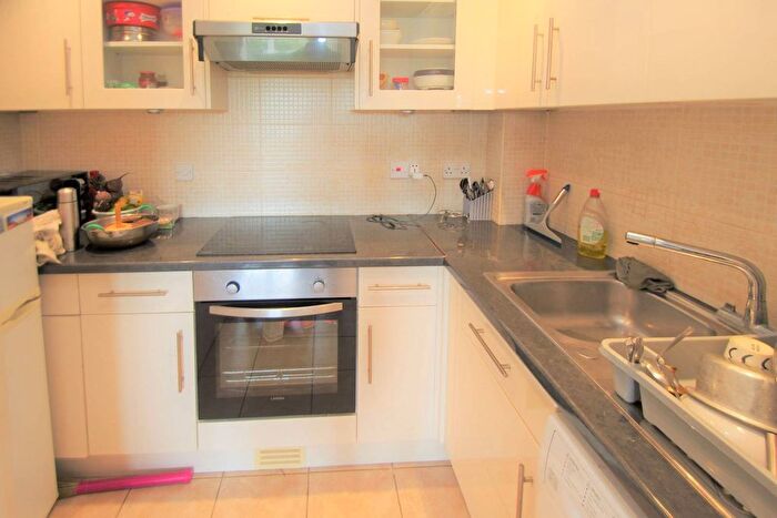1 Bedroom Flat To Rent In Park Lodge, Watford, WD25