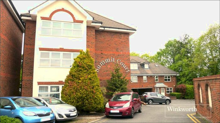 1 Bedroom Apartment To Rent In Summit Court, Moon Lane, High Barnet, EN5