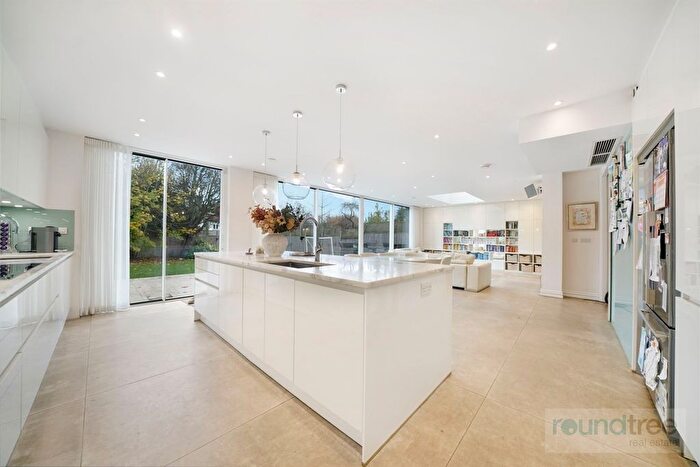 5 Bedroom Detached House For Sale In Haslemere Avenue, Hendon, NW4