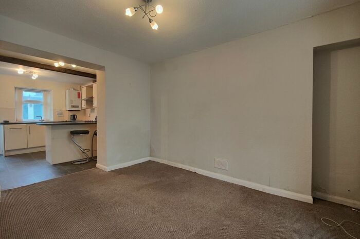 2 Bedroom Flat To Rent In High Road, Halton, LA2
