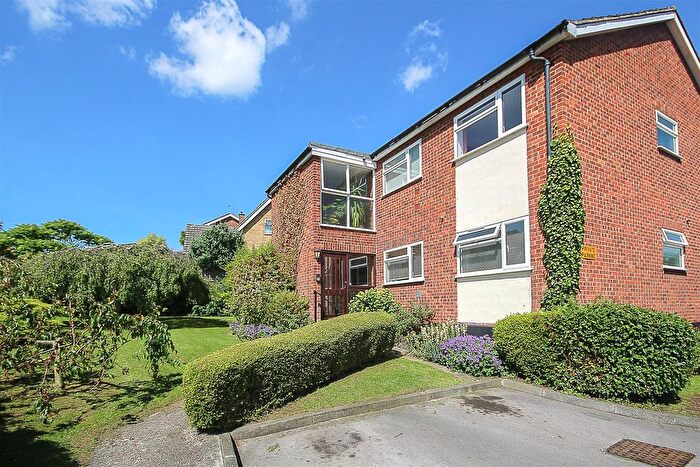 2 Bedroom Flat To Rent In Foxholes Road, Great Baddow, CM2