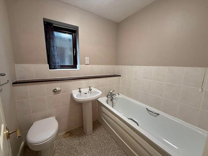 1 Bedroom Flat To Rent In Shelton Avenue, Warlingham, CR6
