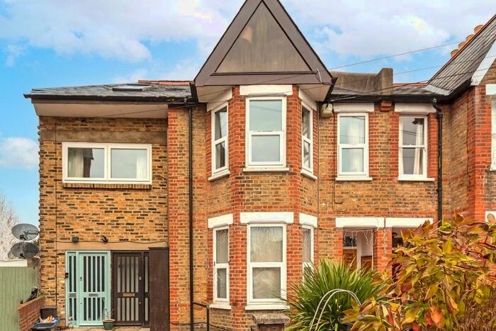 1 Bedroom Flat To Rent In Gordon Avenue, St Margarets, Twickenham, TW1