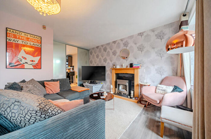 3 Bedroom End Of Terrace House For Sale In Snowden Royd, Bramley, Leeds, LS13