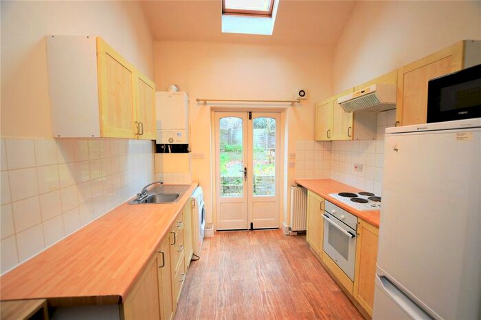 3 Bedroom Flat To Rent In Lambert Road, London, SW2