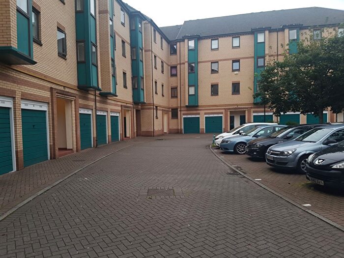 2 Bedroom Flat To Rent In Rutland Court, Glasgow, G51