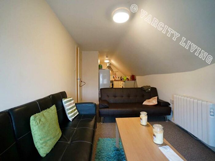 2 Bedroom Apartment To Rent In York Place, Bangor, LL57