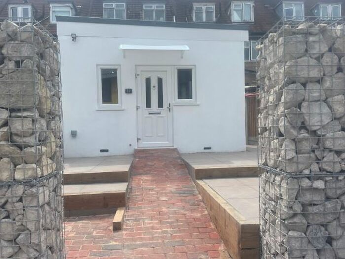 1 Bedroom Bungalow To Rent In Gold Lane, Edgware, HA8