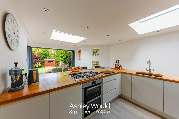 3 Bedroom Semi-Detached House For Sale In Shenstone Valley Road, Halesowen, B62